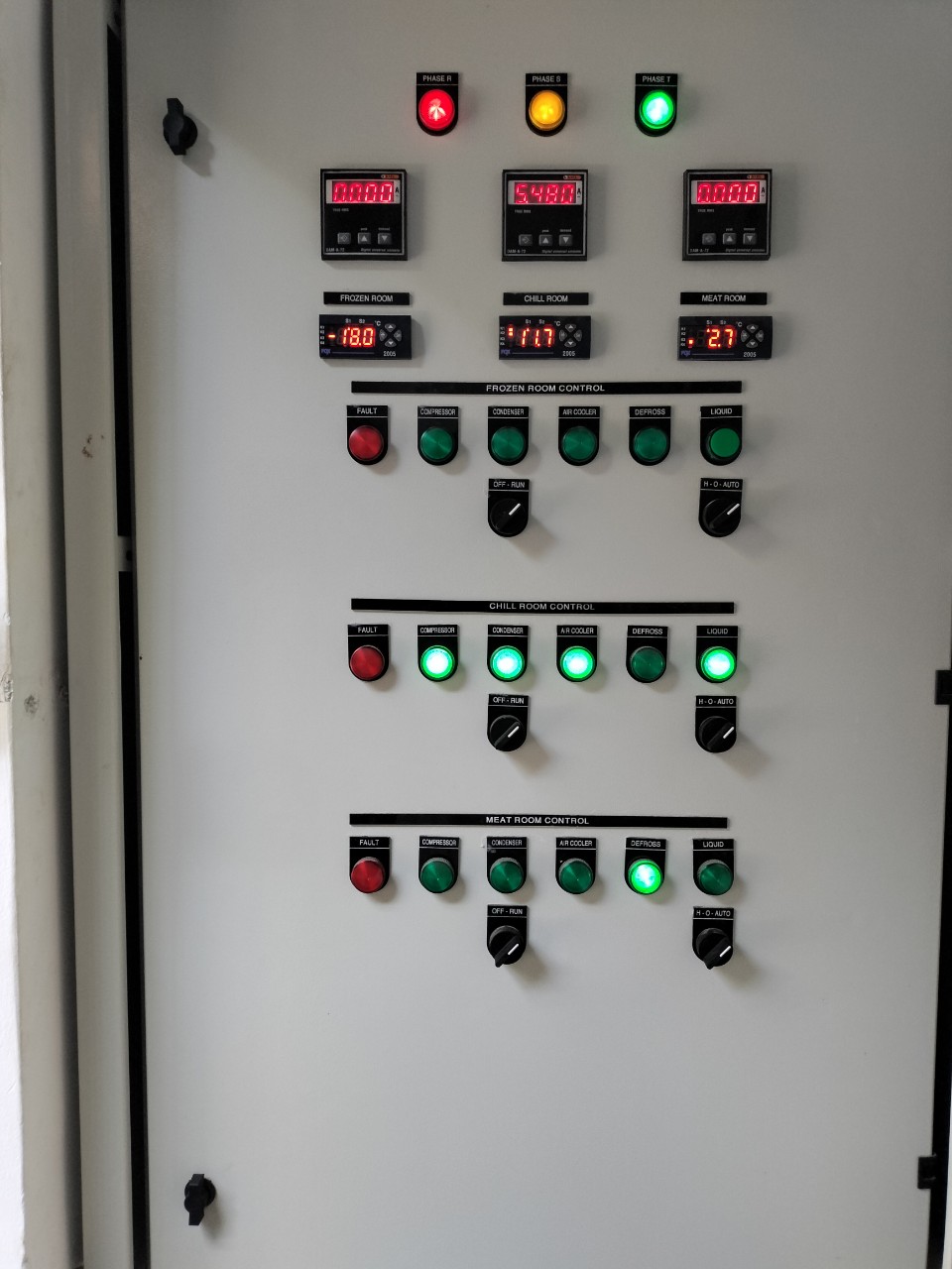 Power and control panel for cold room